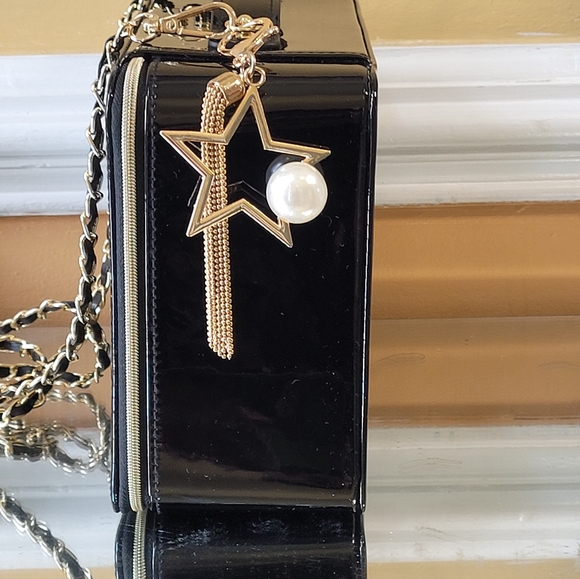 Yves Saint Lauren - Picture 8 of 17